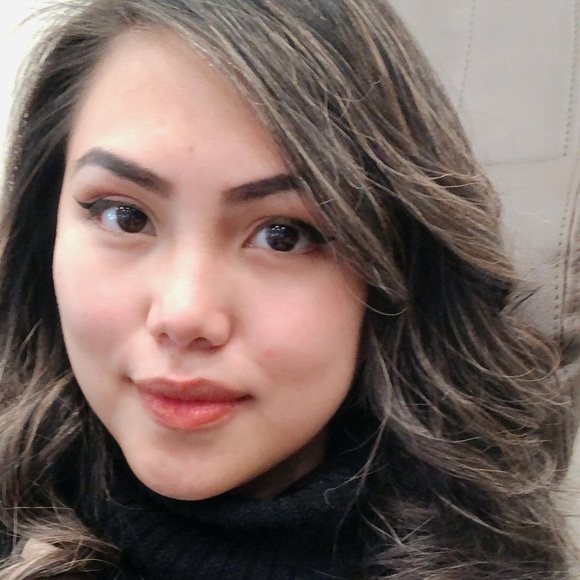 Meet your Posher, Stephanie - Picture 2 of 3